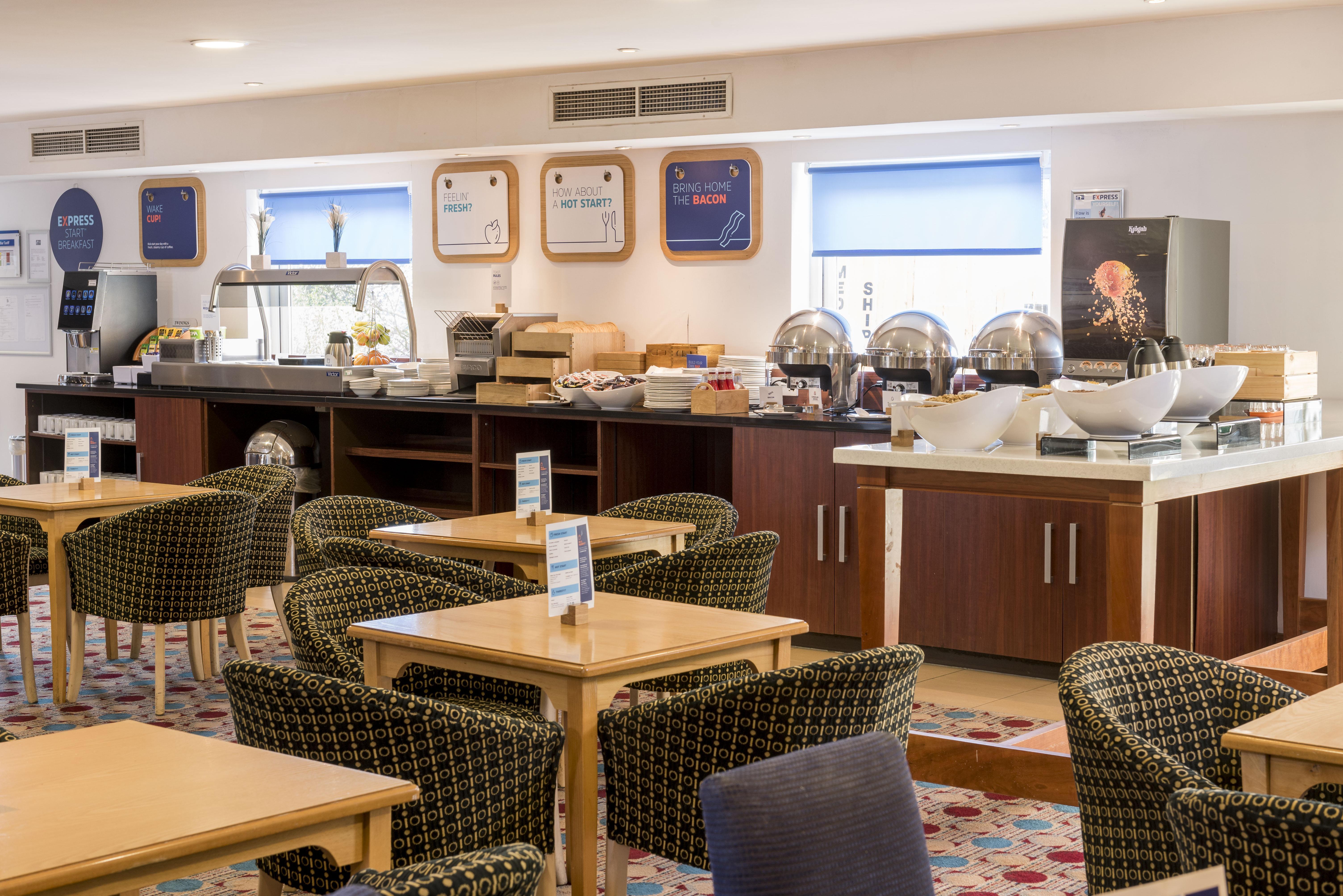 Holiday Inn Express Birmingham Star City By Ihg Exteriör bild