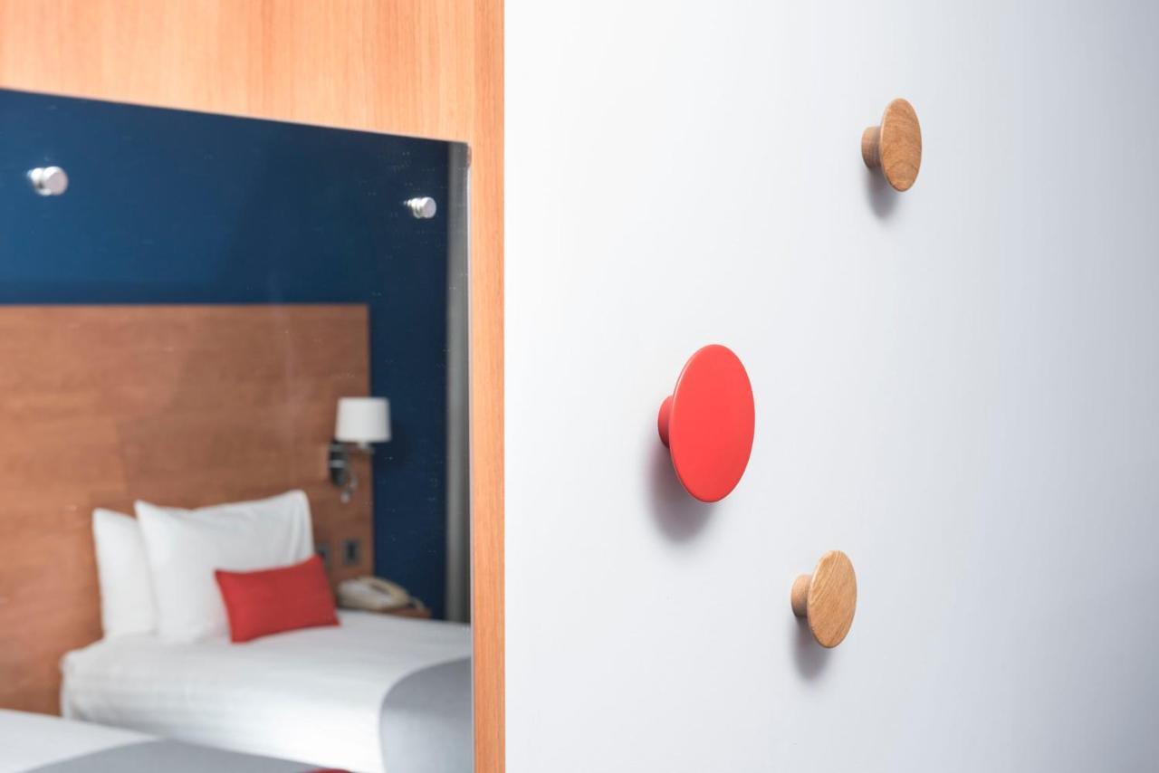 Holiday Inn Express Birmingham Star City By Ihg Exteriör bild